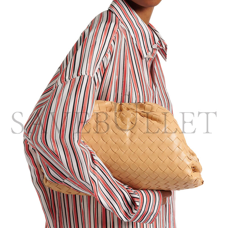 BOTTEGA VENETA MAXI THE POUCH (38*22*13cm)